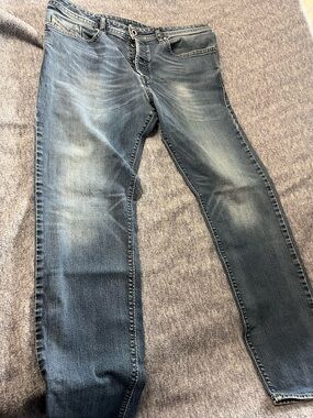 Diesel Buster Jeans Men Size 36 Distressed Straight Leg SEE PICS